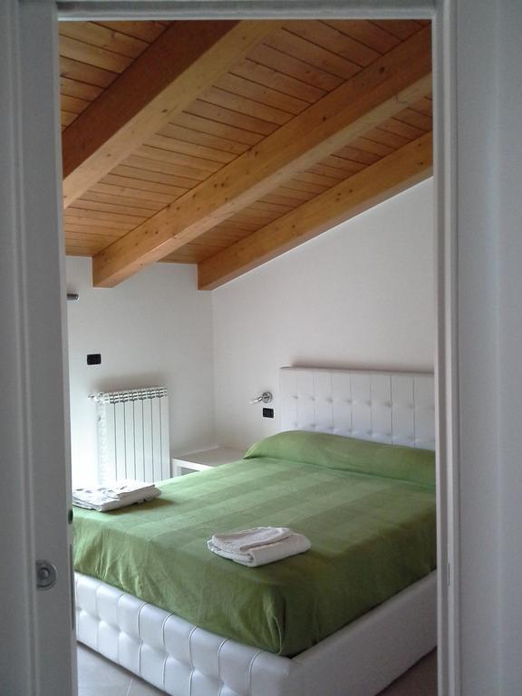 פונדי Casa Vacanze The Flea'S Home חדר תמונה