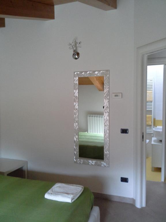 פונדי Casa Vacanze The Flea'S Home חדר תמונה
